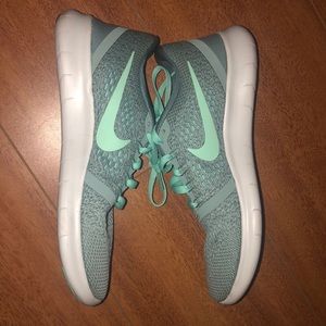 Women's Free RN Running Shoes